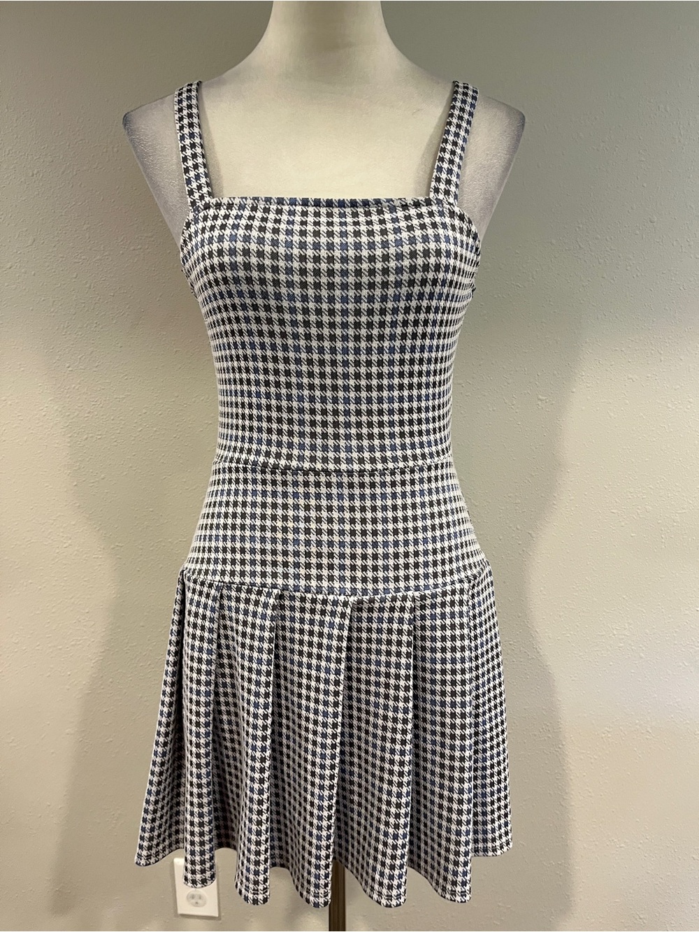 Rue‎ 21 sleeveless Houndstooth Fit-and-Flare mini Dress with tie up back